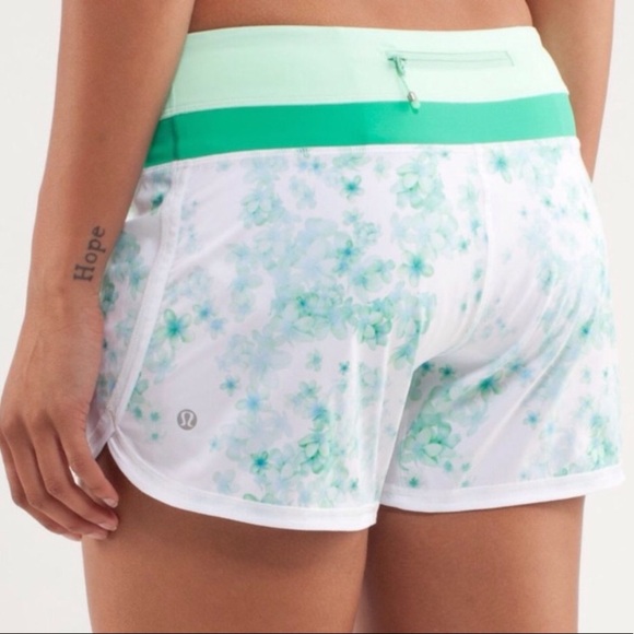 Lululemon Groovy Shorts White / Sea Green / Mint Shorts - 6 - Picture 8 of 8